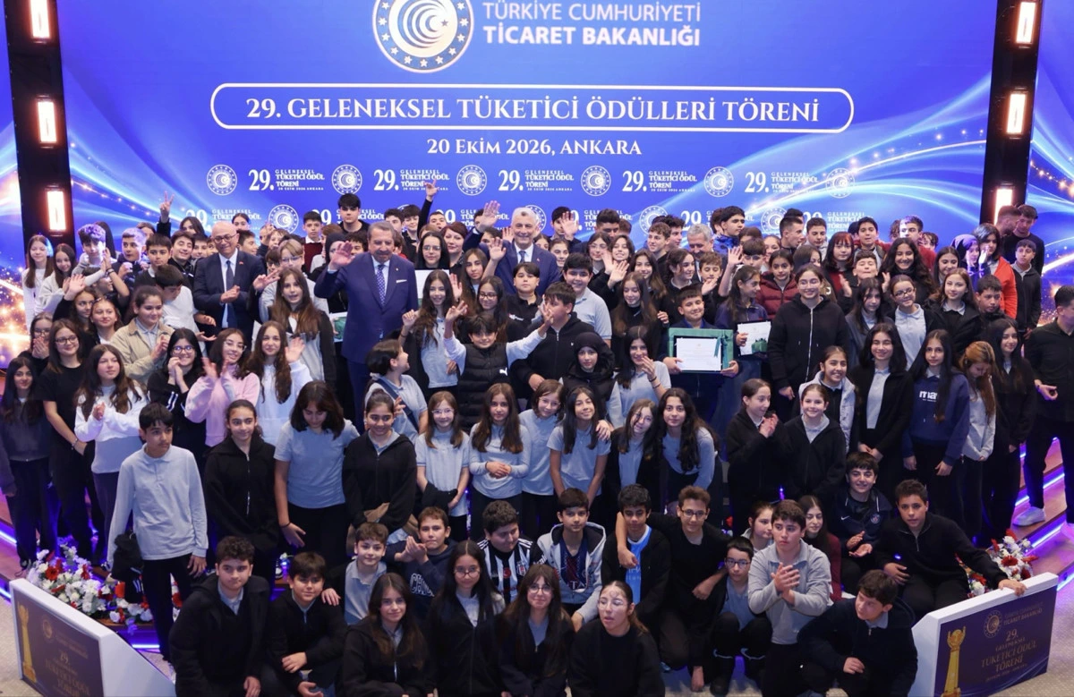 29. Geleneksel Tüketici Ödülleri Töreni’nde öğrenciler ve katılımcılar toplu halde