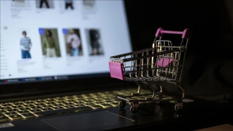 AB’den yurt dışı internet alışverişlerine ürün başına 2 euro ücret