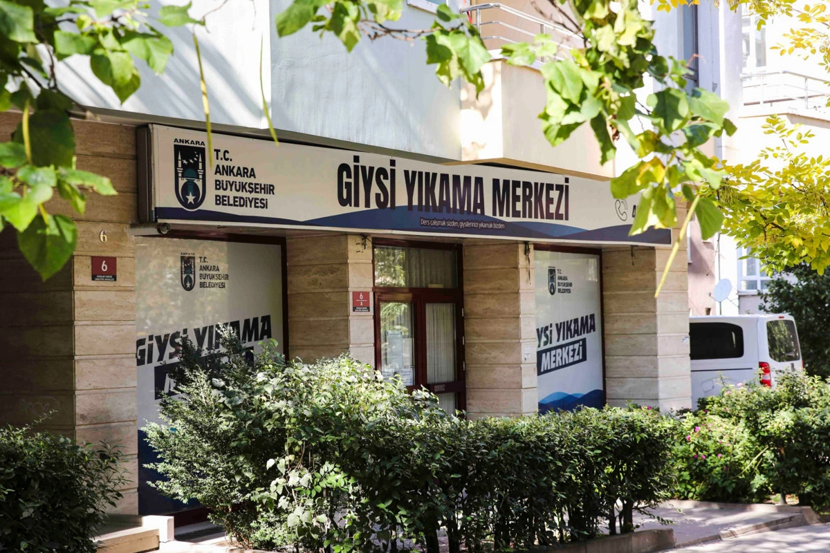Ankara Büyükşehir Belediyesi giysi yıkama merkezi tabelası ve binanın dış cephesi