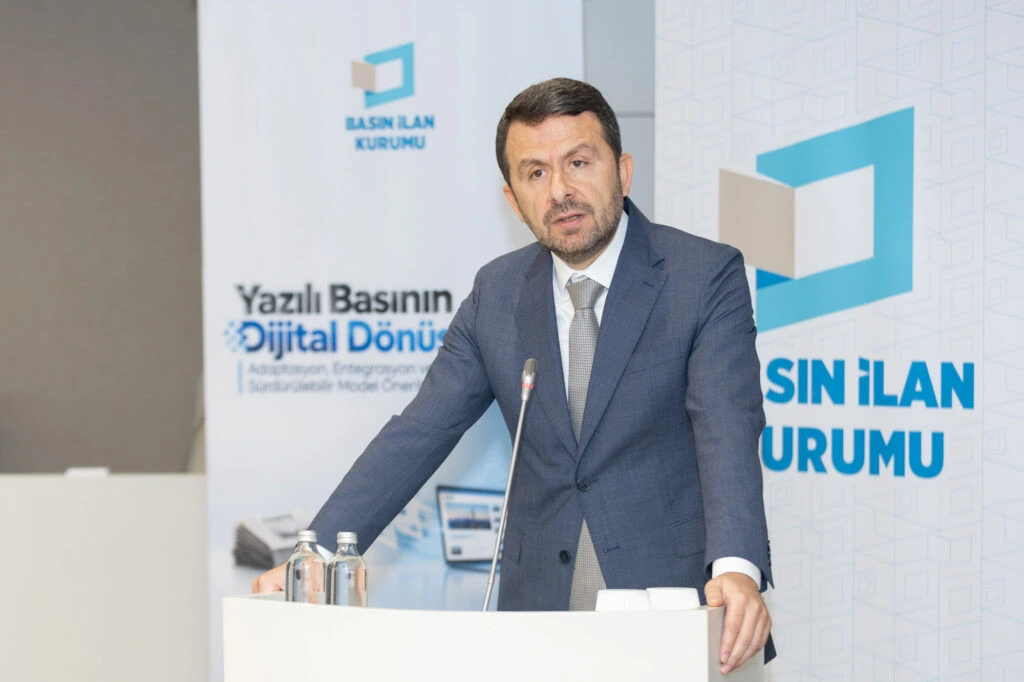 BİK Genel Müdürü Abdulkadir Çay çalıştayda konuşma yapıyor