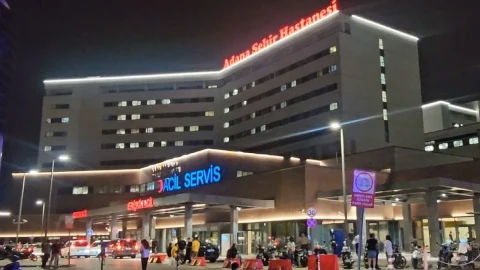 Adana’da kızını vurmak isteyen baba hastanede gözaltına alındı