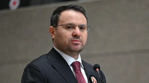 Adalet Bakanı Akın Gürlek kürsüde konuşurken
