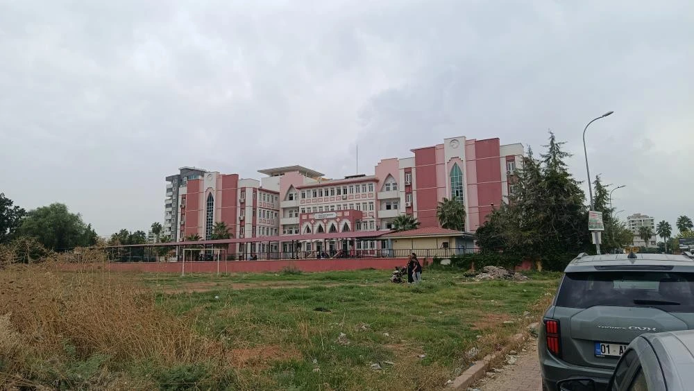 Aliye İzzet Begoviç Ortaokulu binası