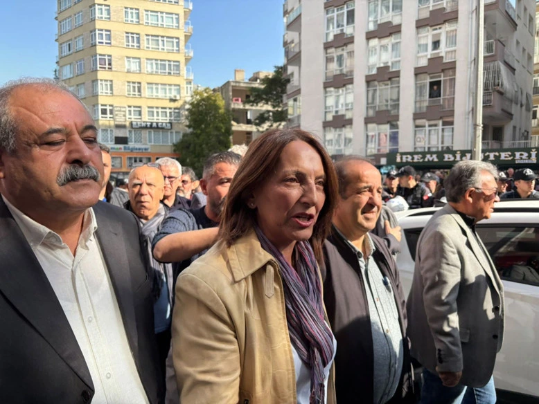 Yeni Parti Ankara Milletvekili Aliye Timisi Ersever basın eyleminde