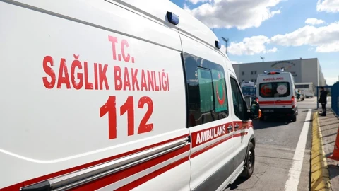 Hastane önünde bulunan 112 Acil Sağlık ambulansları