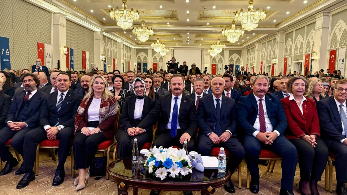 Anahtar Parti’nin Ankara’daki ikinci yıl dönümü programına katılan davetliler
