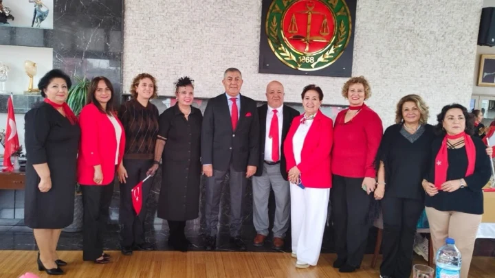 Cumhuriyet kutlamasında Yargıtay Lokali’nde bir araya gelen kadınlar ve dernek temsilcileri