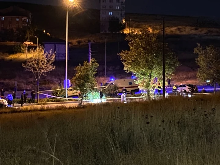 Altındağ’daki polis uygulama noktası çevresinde gece saatlerinde güvenlik ekipleri ve araçlar