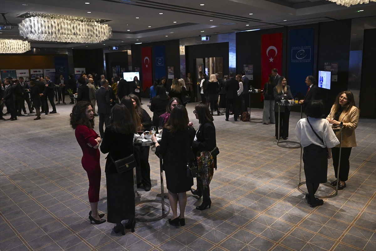 Ankara’da düzenlenen Avrupa Konseyi resepsiyonunda katılımcılar bir araya geliyor