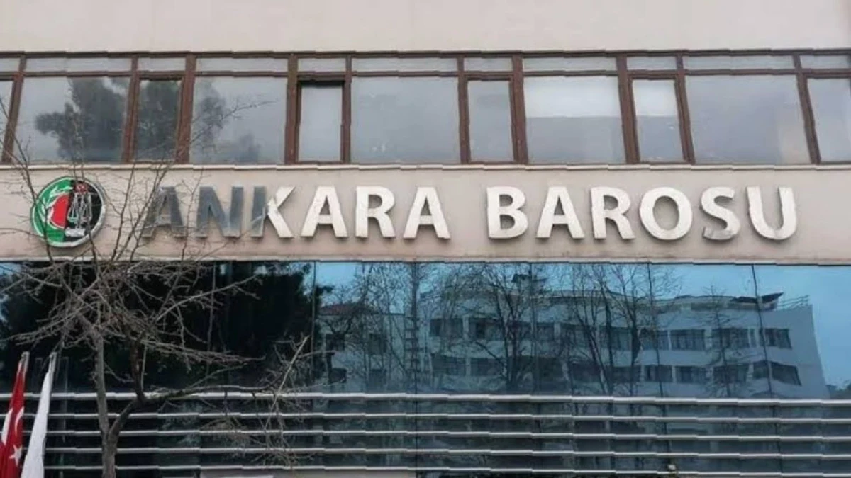 Ankara Barosu binasının cephesindeki Ankara Barosu yazısı