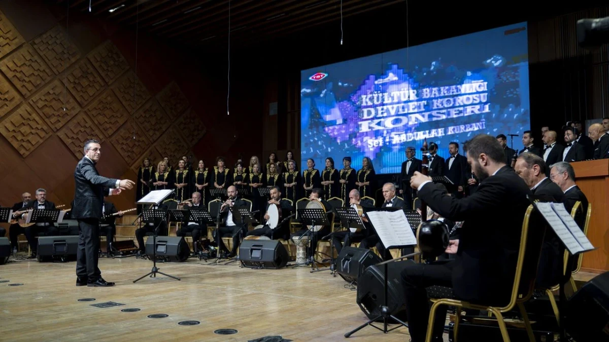 Ankara Devlet Türk Halk Müziği Korosu, 40. yıl konserinde CSO Ada Ankara sahnesinde