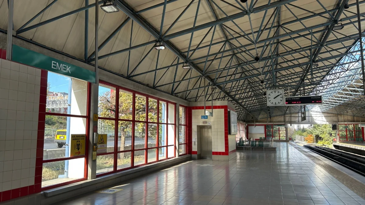 Emek Ankaray istasyonunun platform alanı