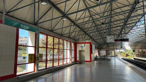 Emek Ankaray istasyonunun platform alanı