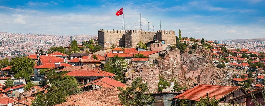Ankara Kalesi surları ve çevresindeki tarihî evler