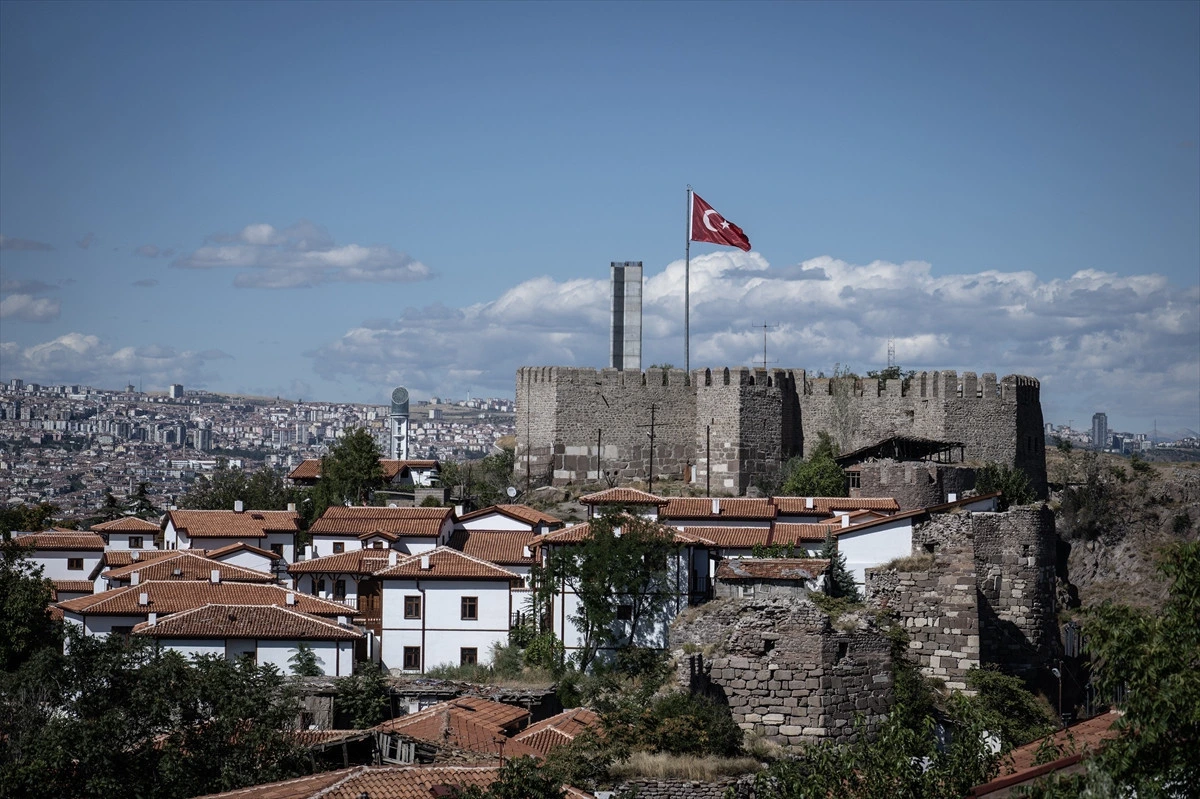 Ankara Kalesi ve çevresindeki tarihî evler