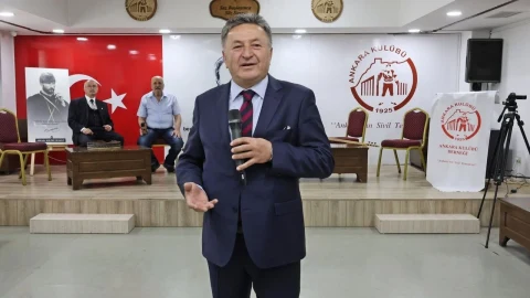 Ankara Kulübü Derneği Genel Başkanı Dr. Metin Özaslan, Ankara Konağı’nda konuşma yapıyor.