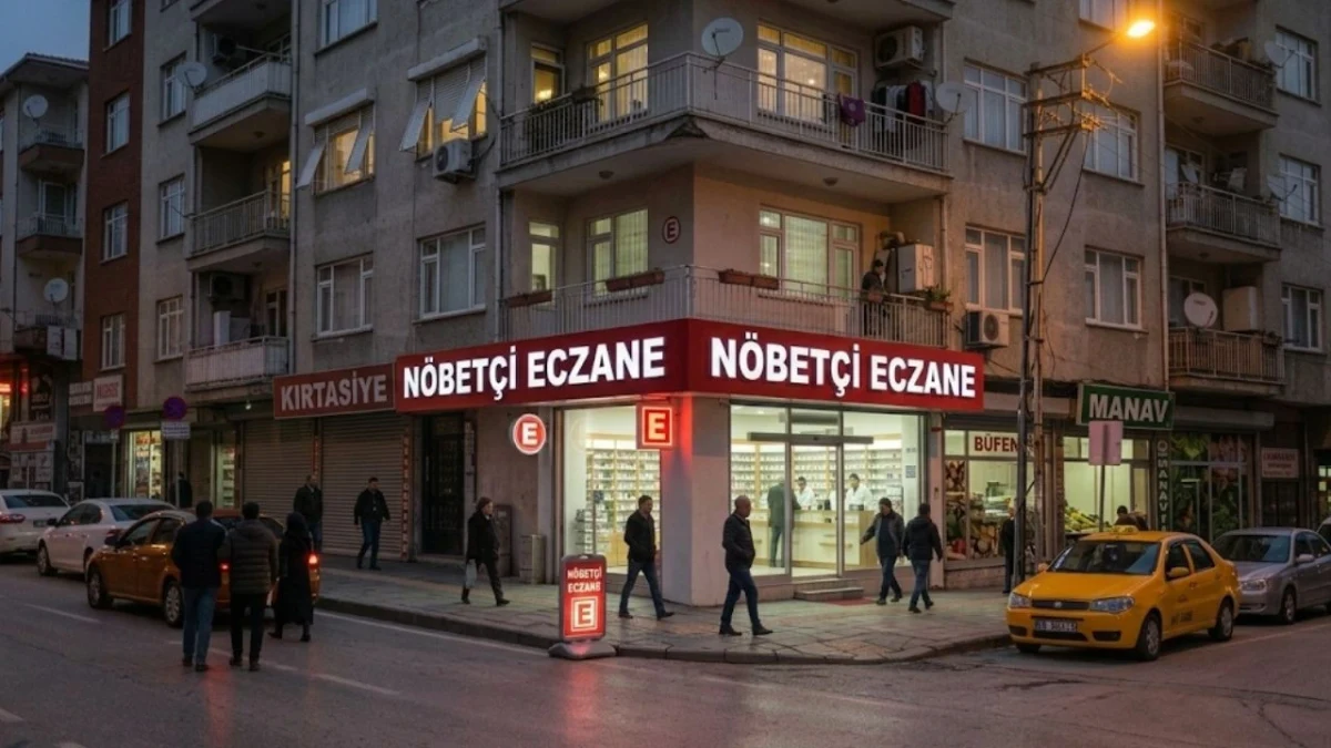 Akşam saatlerinde ışıklı tabelası yanan bir nöbetçi eczane