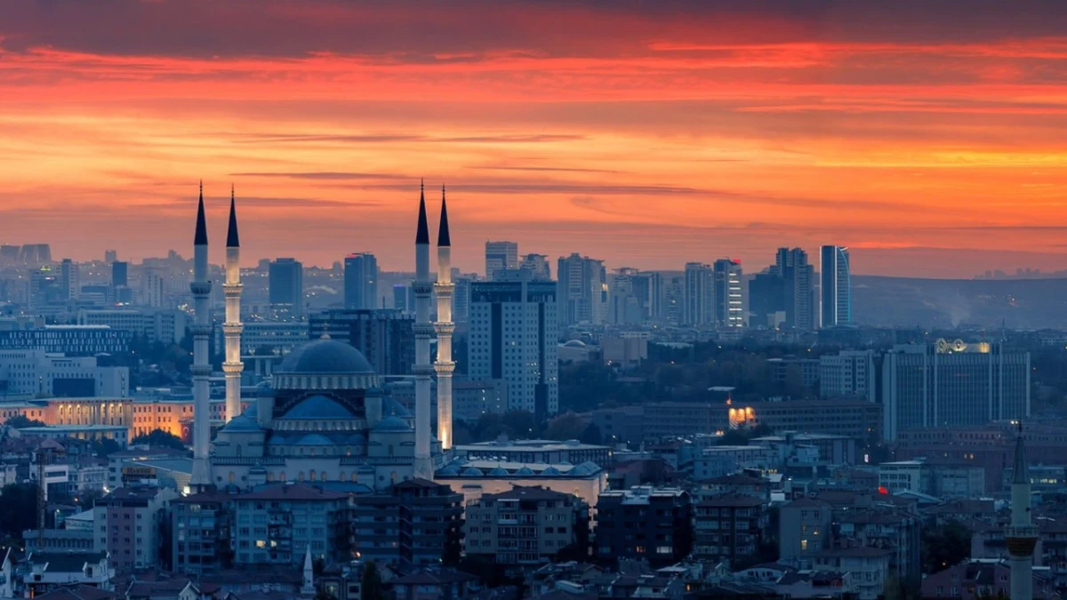 Ankara silüeti gün batımında