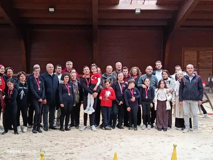 Altındağ Binicilik’te etkinliğe katılan özel sporcular ve ekip üyeleri