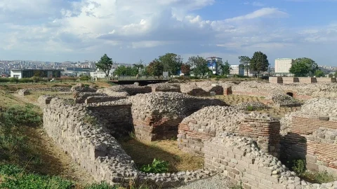 Ankara Roma Hamamı Ören Yeri’ndeki tarihi taş ve tuğla kalıntıları