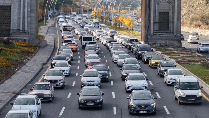 Ankara’da sabah saatlerinde yoğun araç trafiği