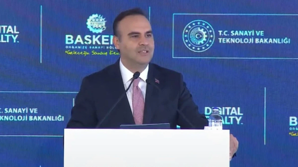 Mehmet Fatih Kacır, veri merkezi temel atma töreninde kürsüde konuşuyor