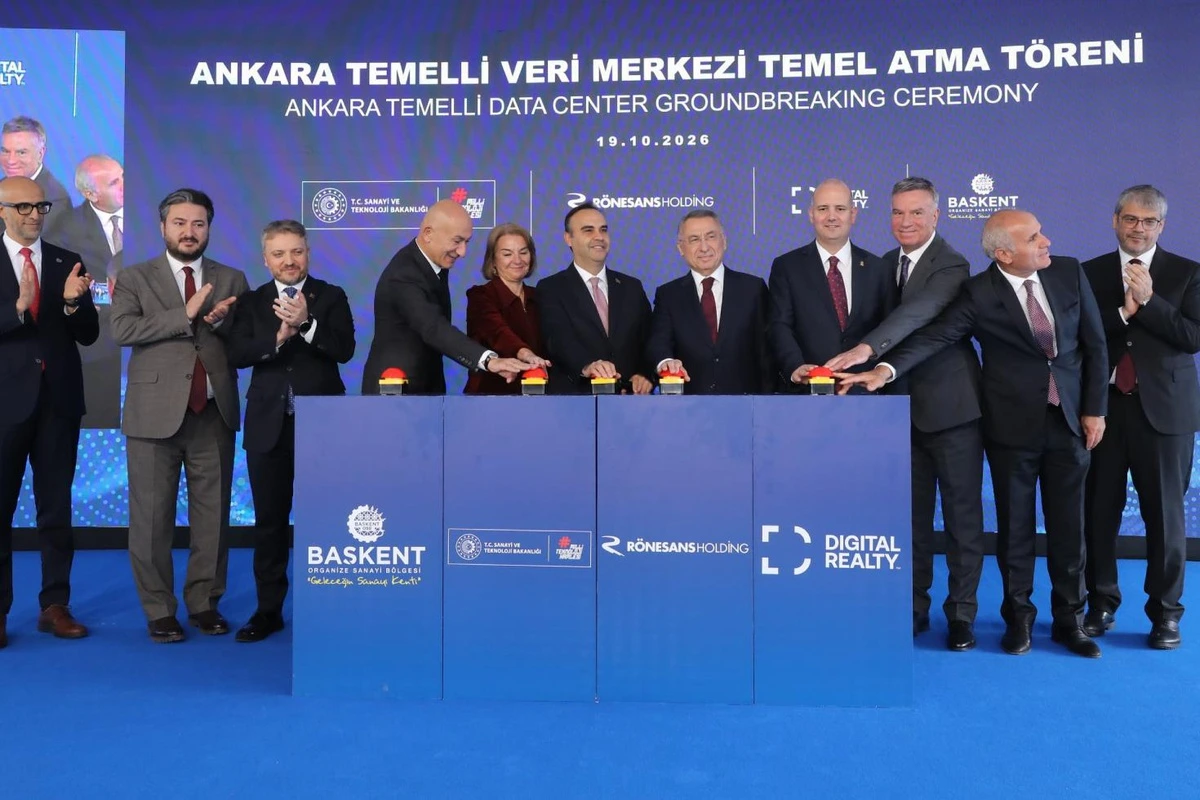 Ankara Temelli Veri Merkezi’nin temel atma töreninde katılımcılar sahnede