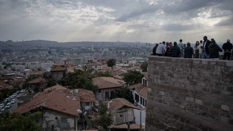 Ankara’da eski ve alçak katlı yapıların bulunduğu bir yerleşim alanı