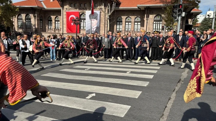 Birinci Meclis binası önünde Ankara’nın başkent oluşunun 103. yılı için düzenlenen seğmen gösterisi