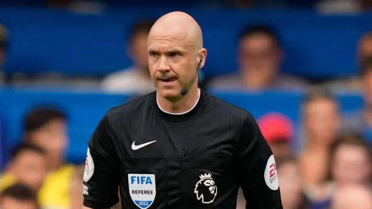 Anthony Taylor siyah hakem formasıyla sahada