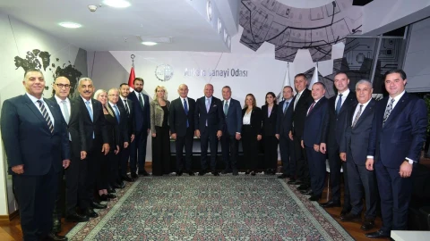 ASO ve ATO meclis başkanlık divanı üyeleri Ankara Sanayi Odası binasında toplu halde