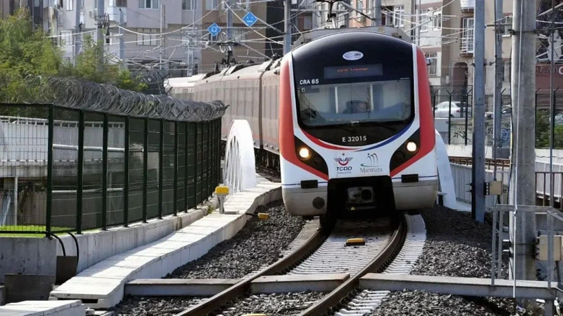 Başkentray treni raylarda ilerliyor