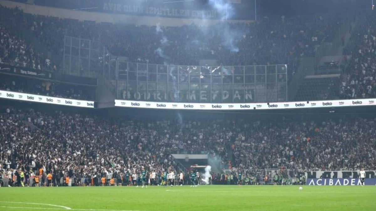 Beşiktaş-Kocaelispor karşılaşmasında tribünler ve saha