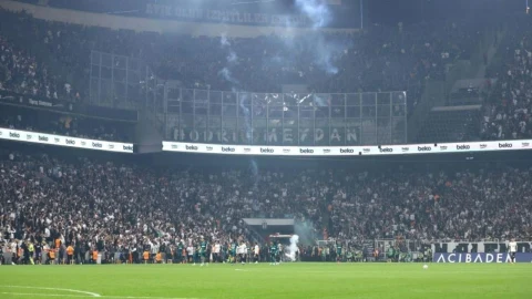 Beşiktaş-Kocaelispor karşılaşmasında tribünler ve saha