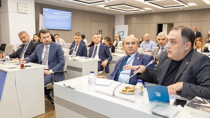 BİK ve SETA Vakfı’nın yazılı basının dijital dönüşümünü ele aldığı çalıştaydan katılımcılar