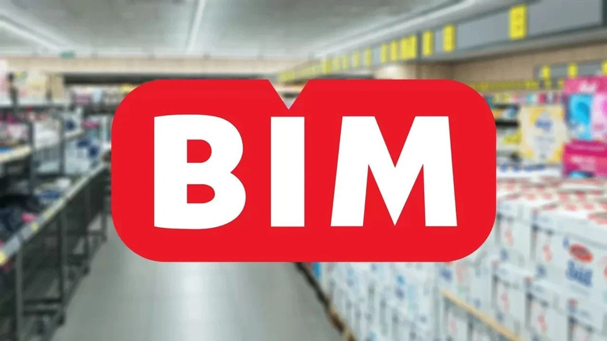 BİM logosu ve mağaza içinden bir görünüm