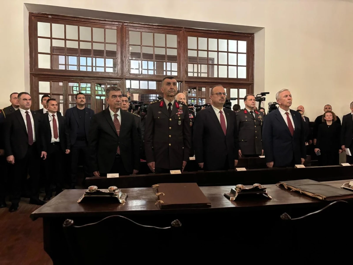 Birinci Meclis’te Ankara’nın başkent oluşunun 103. yılı törenine katılan protokol üyeleri