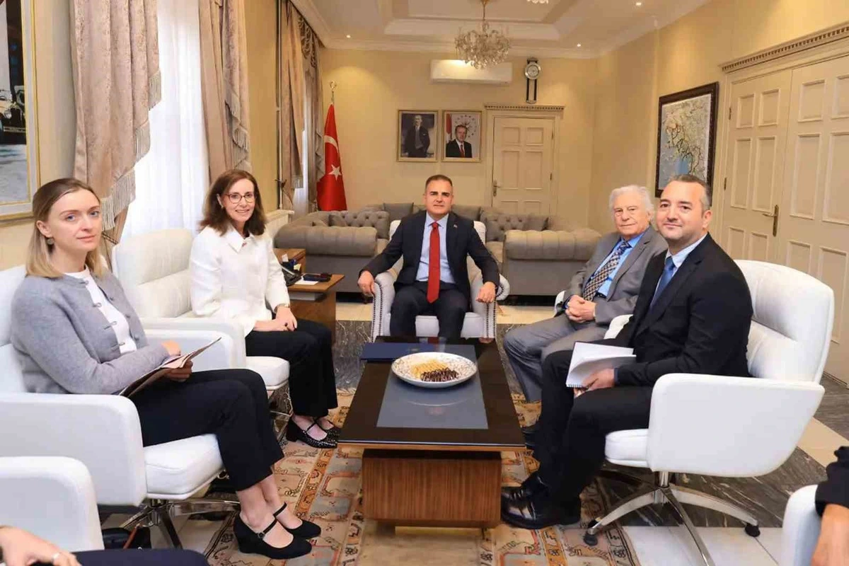 Birleşik Krallık Ankara Büyükelçisi Jennifer Anderson ve Muğla Valisi Dr. İdris Akbıyık’ın da bulunduğu heyet, valilikte bir arada