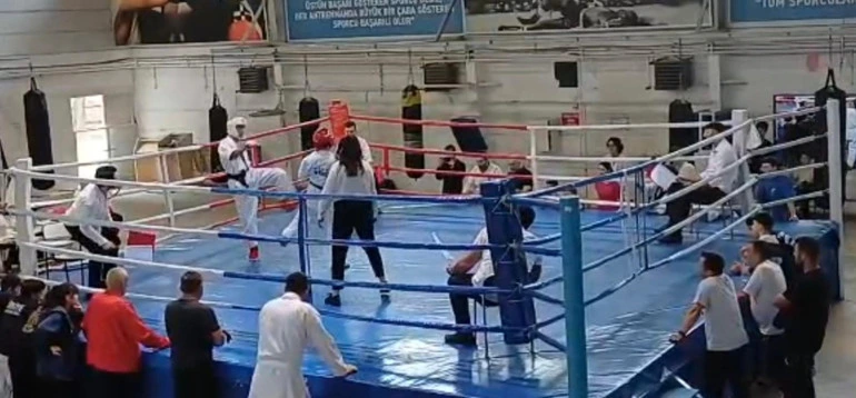 Budokaido şampiyonasında ringde yapılan müsabakadan görünüm