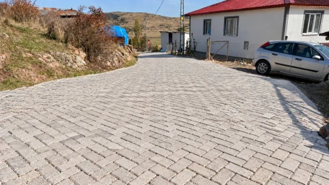 Çamlıdere Ozmuş Mahallesi’nde yol ve kilit taşı çalışmaları tamamlandı