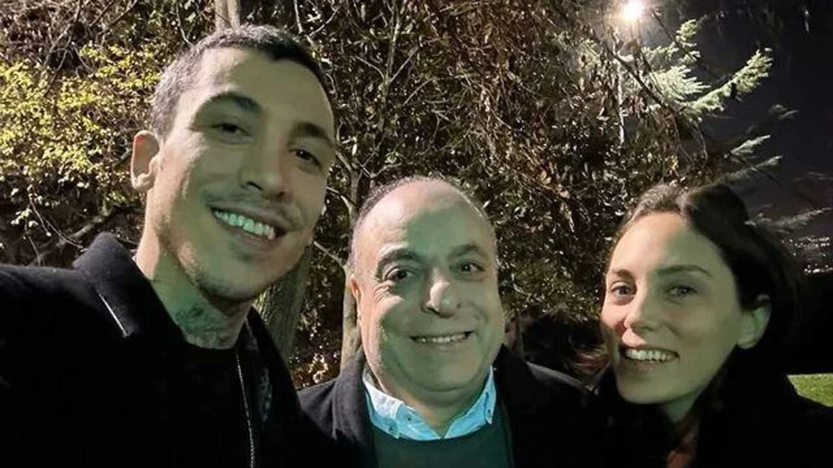 Can Bonomo, babası Yaşar Bonomo ve Öykü Karayel ile birlikte