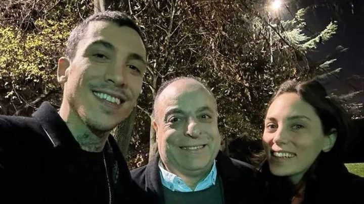 Can Bonomo, babası Yaşar Bonomo ve Öykü Karayel ile birlikte