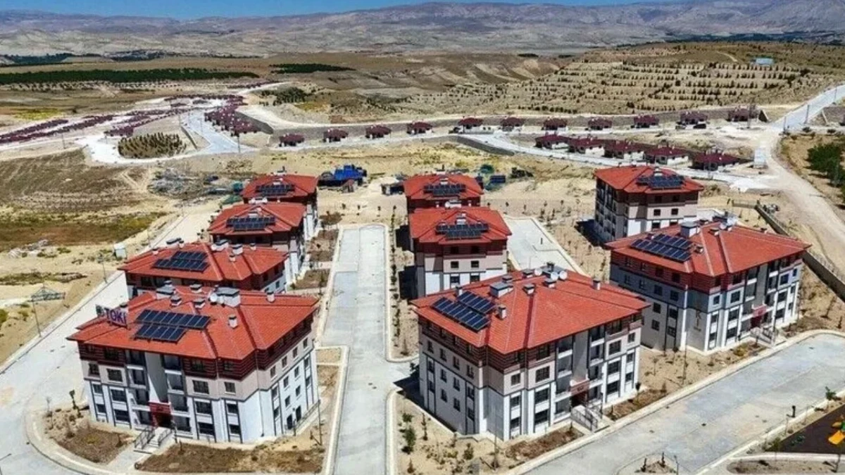 Darende Yenice Mahallesi’nde inşa edilen köy evleri