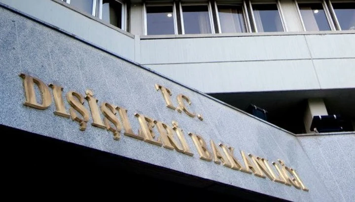 Dışişleri Bakanlığı binasının girişindeki kurum tabelası