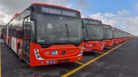 Ankara’da hizmet veren kırmızı EGO otobüsleri