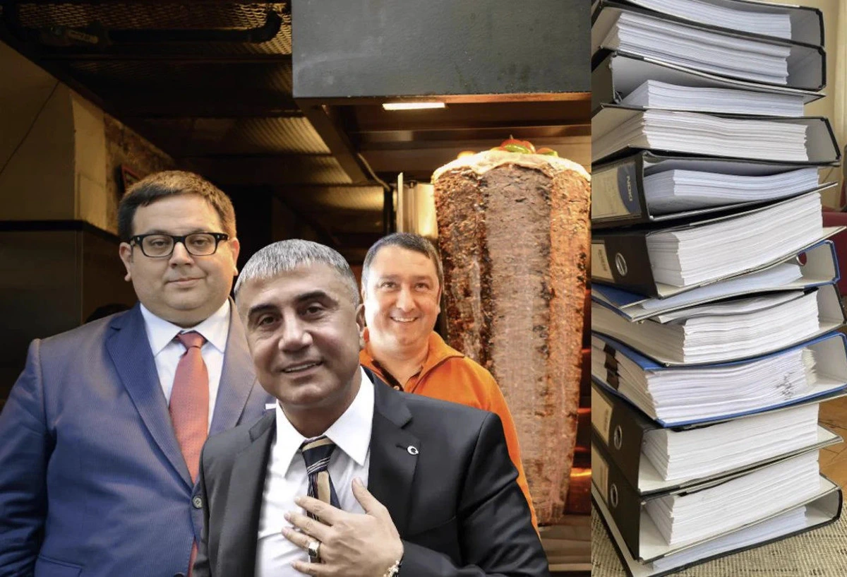 Restoran ortamında Emrah Sarıtaş ve iki kişi, yanında dosya yığınları