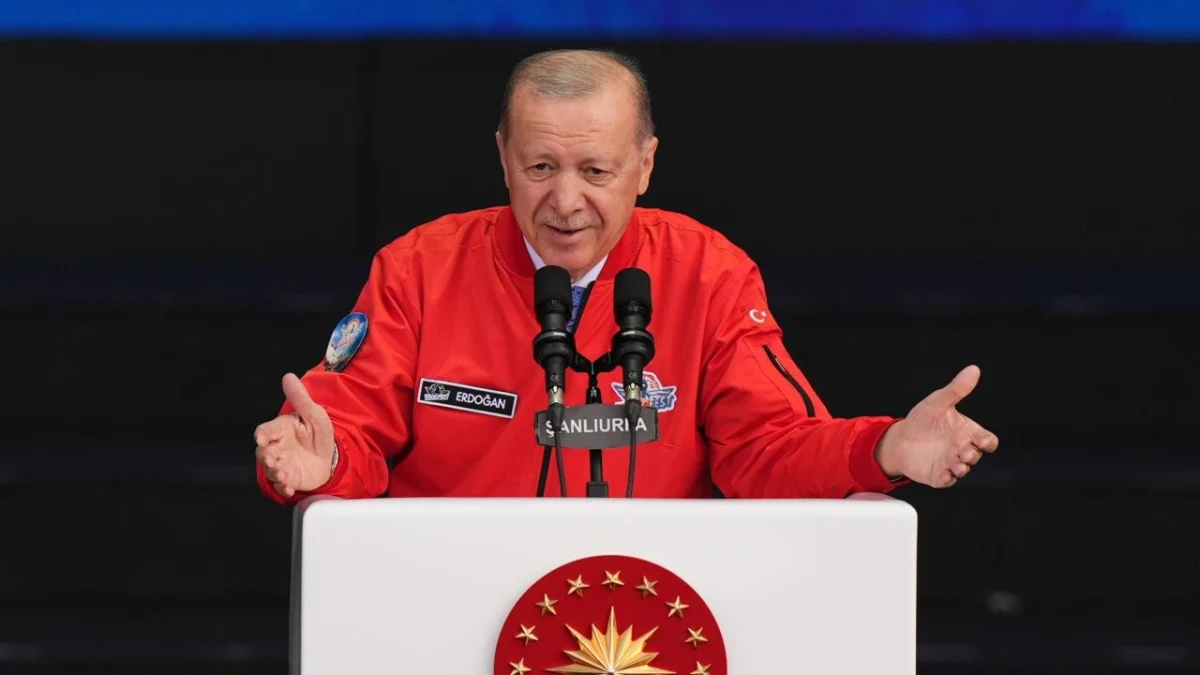 Cumhurbaşkanı Recep Tayyip Erdoğan, Şanlıurfa’da kürsüde konuşuyor.