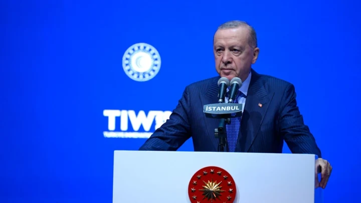 Recep Tayyip Erdoğan, Türkiye İnovasyon Haftası etkinliğinde kürsüde konuşuyor.