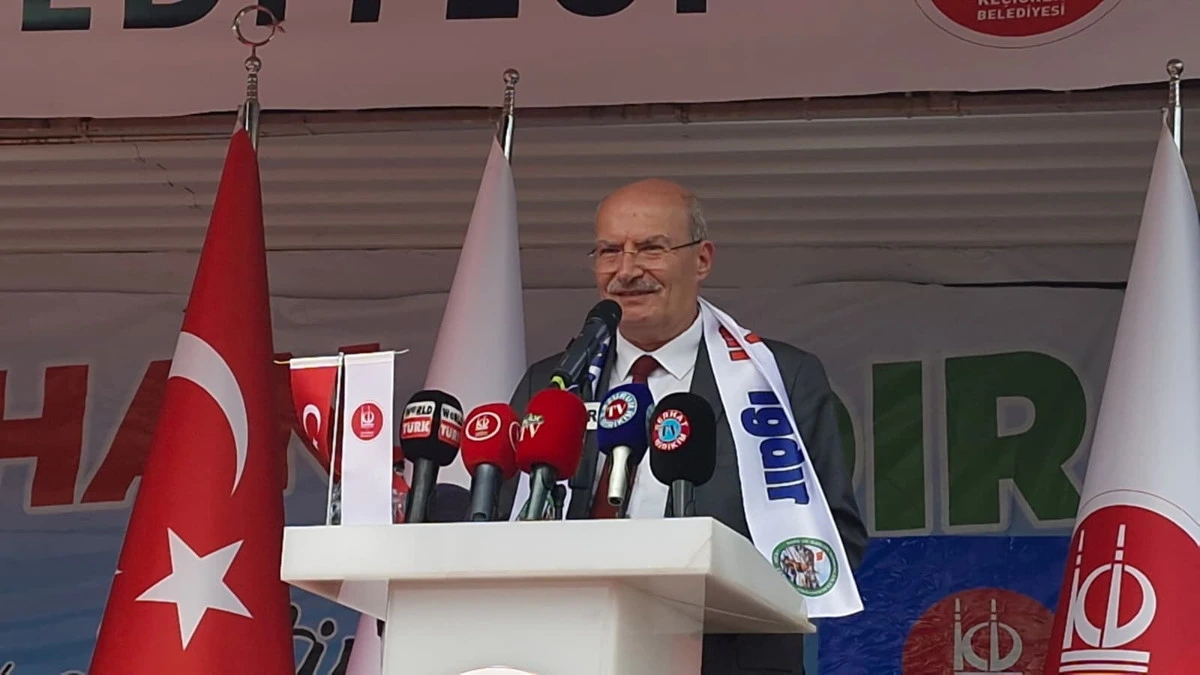 Erdoğan Yıldırım’ın tanıtım günlerinde kürsüden konuşması