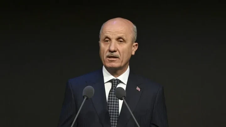 YÖK Başkanı Prof. Dr. Erol Özvar kürsüde konuşuyor